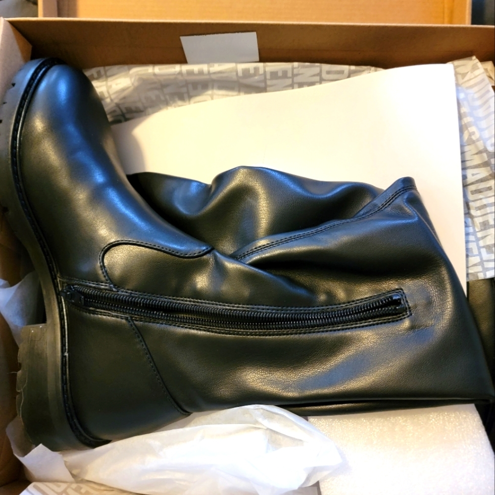 Brand new Steve Madden boots